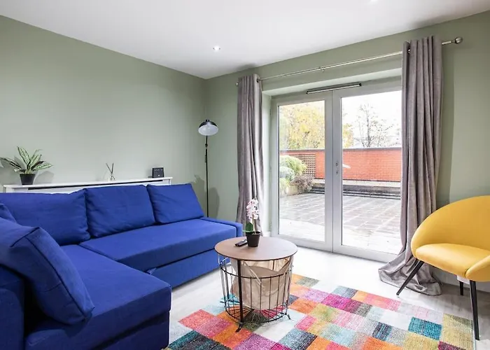 Fabulous Modern Luxury Apartment Sleeps 6- Parking