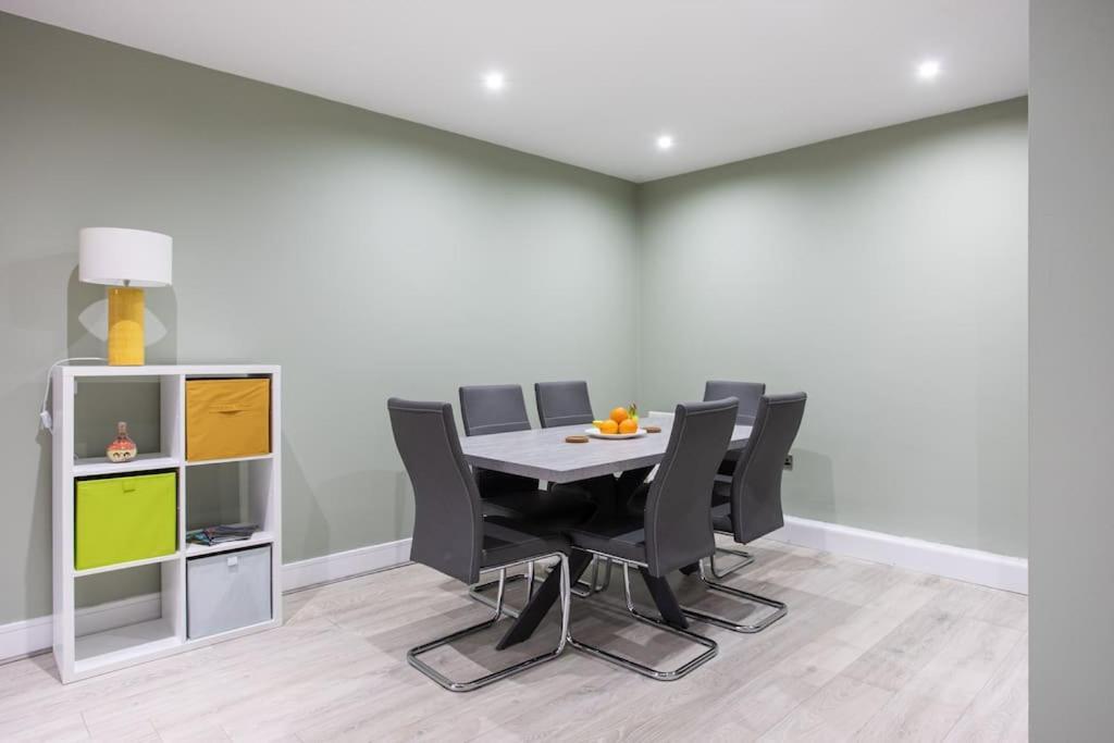 Fabulous Modern Luxury Sleeps 6- Parking Apartment Belfast