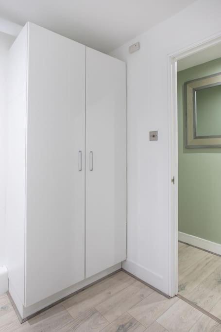 Fabulous Modern Luxury Sleeps 6- Parking